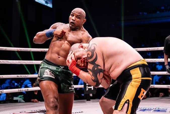 BKFC ring action — Green fight